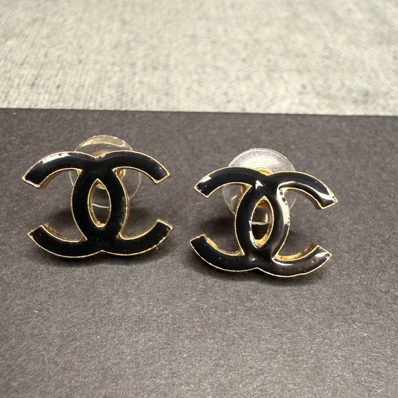 CHANEL Jewelry - CHANEL CC enamel stud earrings
